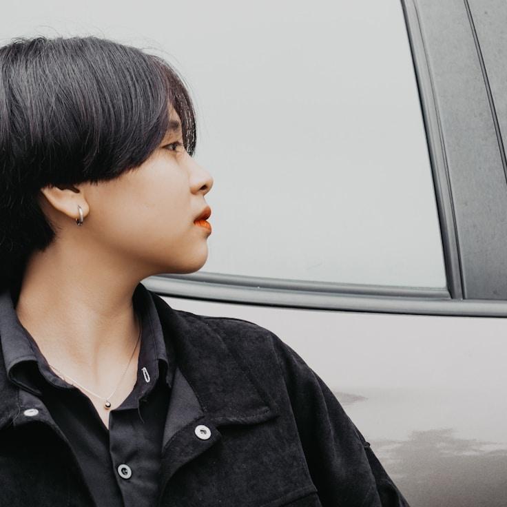 Portrait of Eli Turner meditation instructor